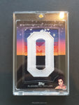 Topps American Pie 2011 Elizabeth Taylor Commemorative Letter Patch Trading Card Front